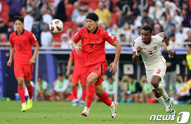 대한민국 축구 국가대표팀 조규성이 20일(현지시간) 카타르 도하 알투마마 스타디움에서 열린 '2023 아시아축구연맹(AFC) 카타르 아시안컵' E조 조별리그 2차전(vs 요르단) 경기에서 돌파를 시도하고 있다. 2024.1.20. /뉴스1