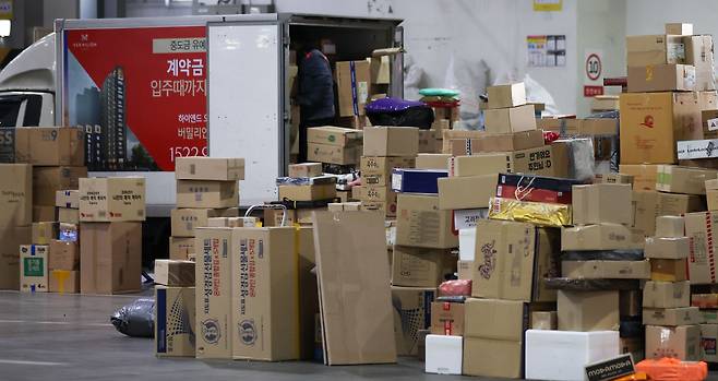 한 복합물류단지에 택배가 쌓여 있다. (기사 내용과 무관) /뉴스1