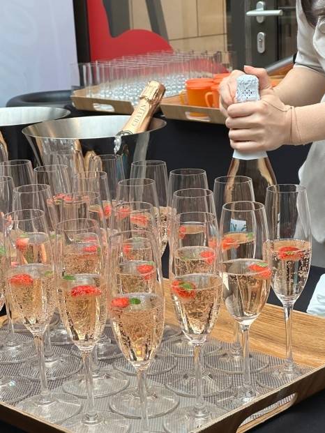 웰컴 샴페인. /사진= 강예신 여행+ 기자