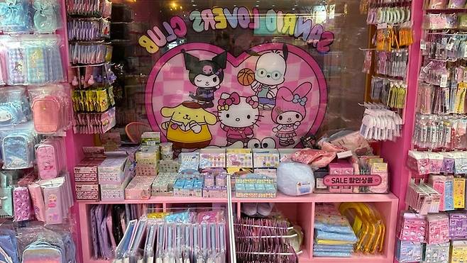 예약 없이 둘러볼 수 있는 1층 굿즈숍. /사진= 강예신 여행+ 기자