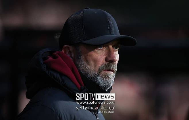 ▲ 클롭 감독은 “이 소식을 처음 듣는 순간 많은 사람들에게 충격을 안길 수 있을 것이다. 하지만 나는 분명이 설명할 수 있다. 나는 리버풀의 모든 것을 사랑하고, 도시의 모든 것을 사랑하며, 우리 서포터의 모든 것을 사랑하고, 팀과 스태프들을 사랑한다. 하지만 내가 이런 결정을 내리게 된 이유는 내 스스로가 팀을 떠나는 것이 옳다고 확신했기 때문이다”라고 전했다.