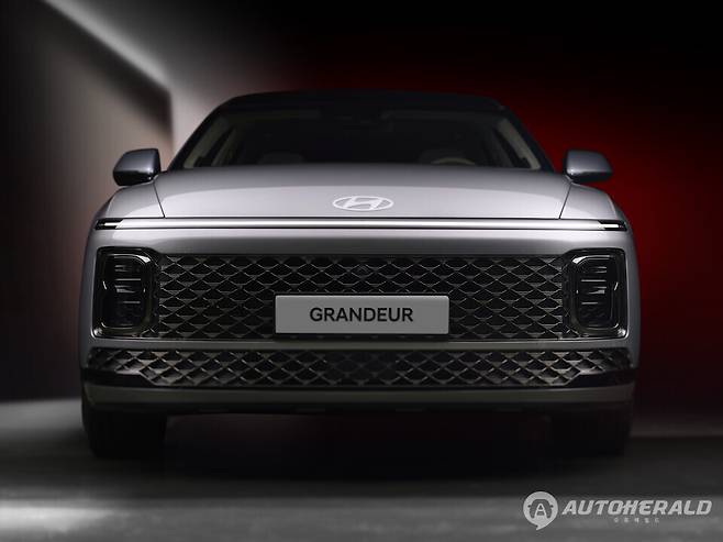 최근의 자동차 범퍼는 헤드램프와 라디에이터 그릴과 일체화한 구성과 공기역학 성능까지 고려하고 있다.