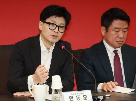 한동훈(왼쪽) 국민의힘 비상대책위원장. 연합뉴스