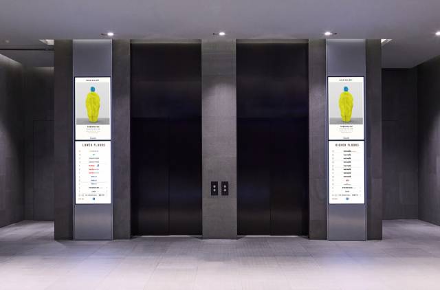 서울 도심 권역(CBD) 종로타워 내부 기둥에 스페이스애드가 설치한 미디어 패널이 부착돼 있다. 사진 제공=스페이스애드