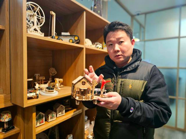 창업주 2세인 여상훈 빅드림 경영혁신실장이 지난달 26일 경기 성남시 사무실에서 본보 인터뷰에 응하며 과학교구 관련 사업 확장에 대해 설명하고 있다. 성남=이유지 기자