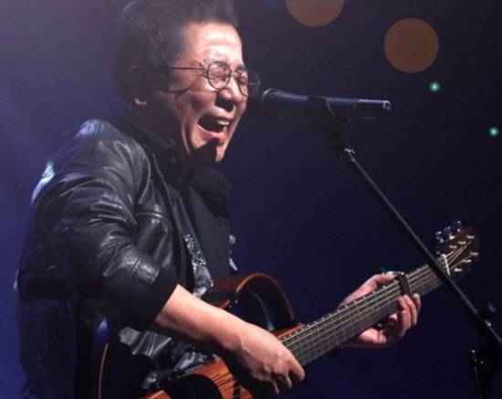 위일청은 한국 대중음악의 흐름에서 미8군 밴드와 나이트클럽 밴드시대를 잇는 마지막 증인 세대라 할 수 있다. 1986년 김승미와 혼성 2인조로 재결성돼 듀엣으로 극찬을 받았다. /위리미디어