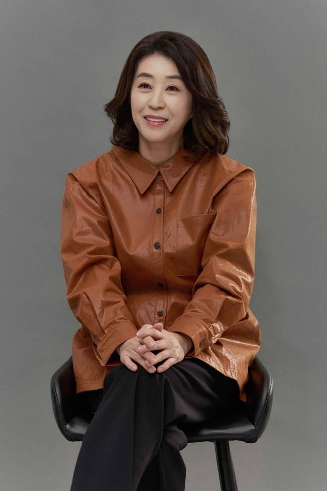 ‘웰컴투 삼달리’에사 세자매의 엄마이자 해녀 회장 고미자 역을 연기한 김미경. 사진ㅣ씨엘엔컴퍼니