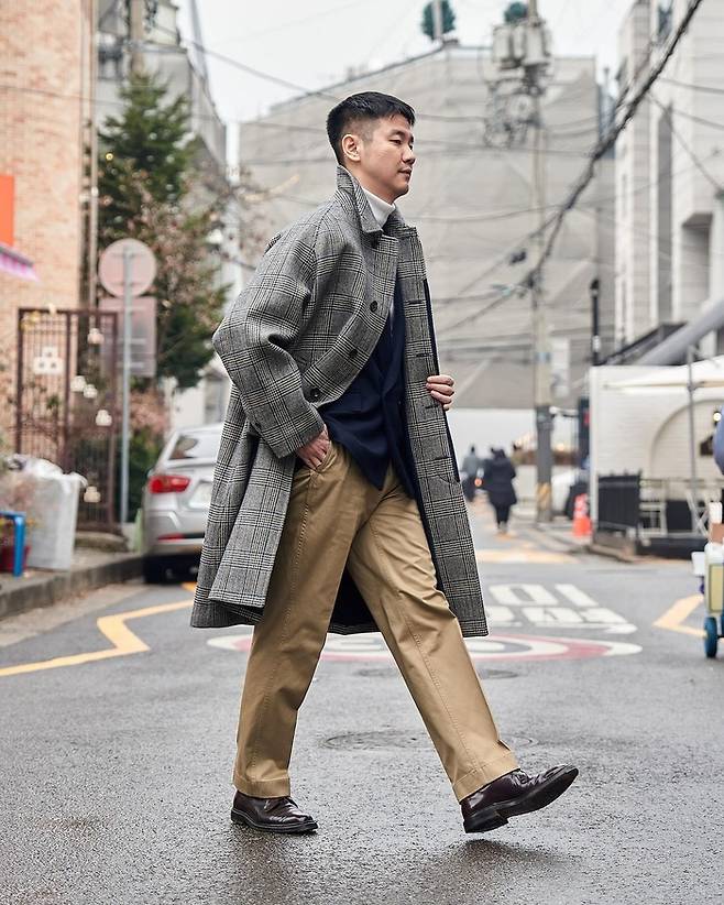 최근 ‘동네별 패션’이 소셜미디어를 통해 관련 영상이 확산되고 대중의 공감을 얻으며 ‘해당 지역에 갈 때 참고할 TPO(시간, 장소, 상황에 맞게 의복을 착용하는 것) 팁’으로 인식되는 모양새다. @Random Walk