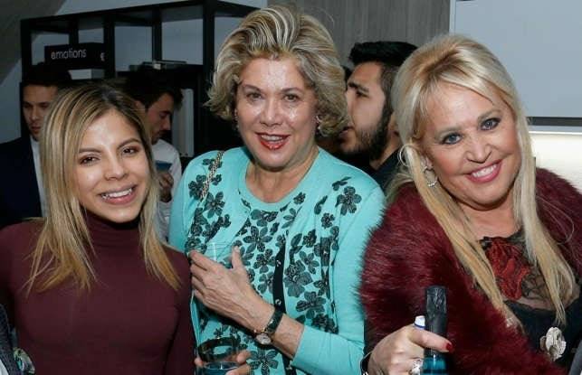 미국 사교계의 여왕으로 군림한 패트리샤 클루기(가운데). 출처 미상