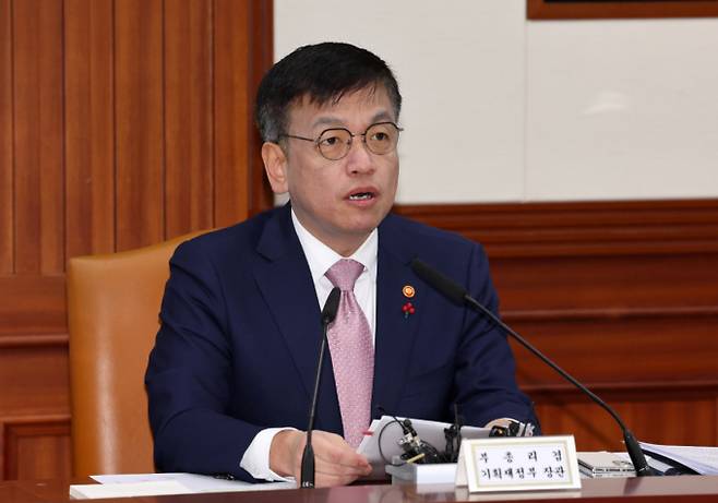 지난달 16일 비상경제장관회의에 참석한 최상목 경제부총리 겸 기획재정부 장관. /사진=뉴시스