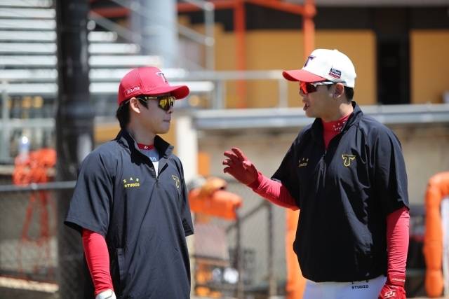 박찬호와 조재영 주루코치/KIA 타이거즈