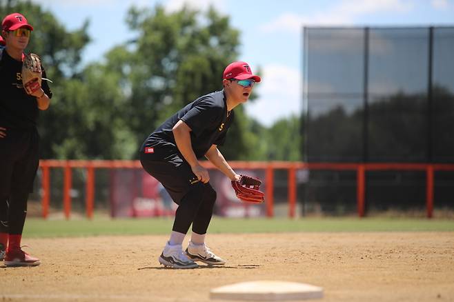 KIA 김도영이 호주 캔버라 나라분다 볼파크에서 수비 훈련을 하고 있다. 사진 | KIA 타이거즈