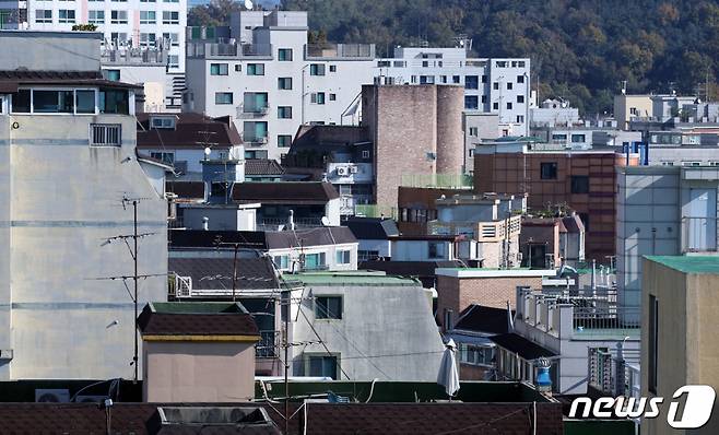 (서울=뉴스1) 김성진 기자 = 사진은 이날 서울 강서구 화곡동의 연립 다세대 주택 단지 모습. 2023.11.12/뉴스1 Copyright (C) 뉴스1. All rights reserved. 무단 전재 및 재배포, AI학습 이용 금지.