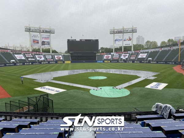 이젠 우천 취소 시 투수 보호를 위한 투구 교체가 가능ㅎ졌다. 사진┃STN스포츠