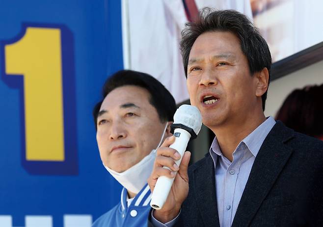 임종석 전 대통령비서실장이 2020년 4월8일 충남 공주시 신관동에서 더불어민주당 박수현 후보 지원 연설을 하고 있다. ⓒ연합뉴스