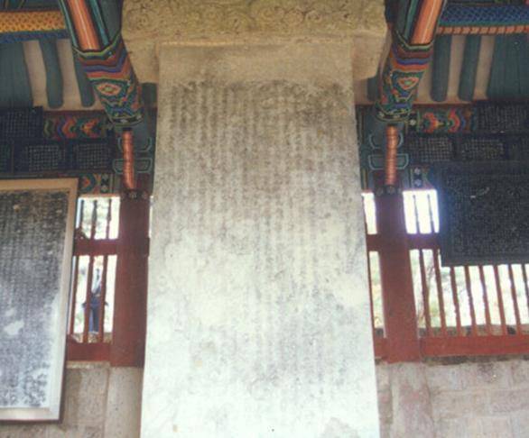 전남 목포 고하도 이순신 장군 기념비가 크게 훼손됐다. 목포시 제공