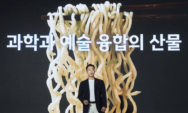 삼양라운드스퀘어가 전병우 상무를 중심으로 신사업을 적극 개척한다. 전병우 삼양라운드스퀘어 상무가 지난해 진행된 삼양라운드스퀘어 비전선포식에서 미래 사업 계획을 설명하고 있다. /사진=삼양라운드스퀘어