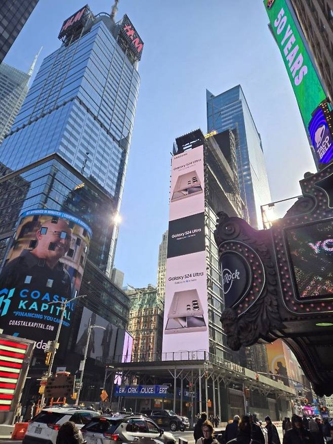 24일(현지시간) 미국 뉴욕 타임스퀘어 전광판에 삼성전자 '갤럭시S24' 광고가 나오고 있다. 뉴욕=권해영 특파원