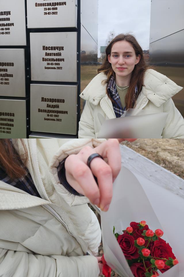 2년 전 러시아 군인에 의해 살해당한 아빠 아나톨리 코시안추크 바실리오비치 명패 옆에 딸 아나톨리 마리아가 서 있다. 아래 사진은 마리아가 아빠를 위해 직접 만들었다는 꽃다발. 부차=신은별 특파원