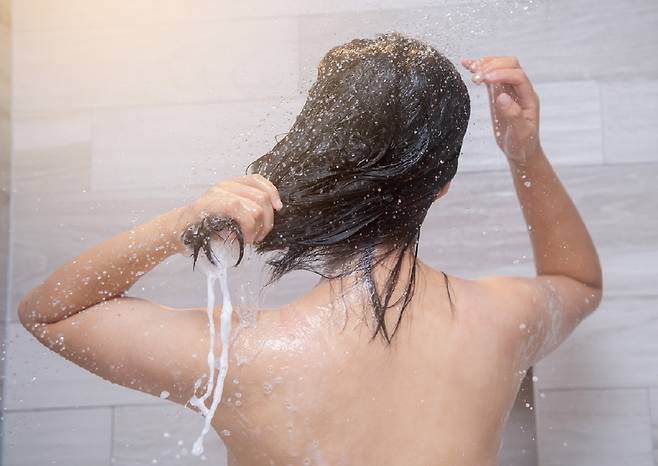 피부 건강을 위해선 10~15분 이내로 샤워를 끝내는 게 좋다./사진=클립아트코리아