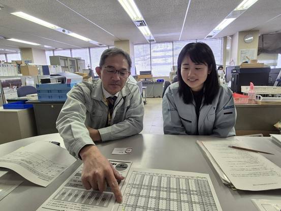 유바리시청 지역진흥과 관계자들이 2월26일 오전 시청에서 기자와 만나 시의 인구 정책을 설명하고 있다.ⓒ시사저널 김현지