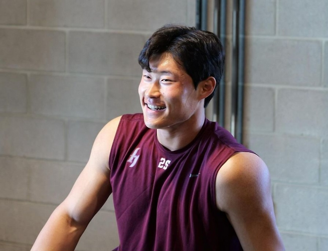 주성원이 훈련 도중 미소짓고 있다. 사진 | 키움히어로즈.