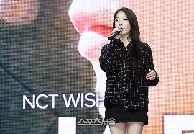 가수 보아가 4일 서울 용산구 블루스퀘어에서 진행된 NCT WISH(엔시티 위시) 데뷔 기념 미디어 쇼케이스에 프로듀서로 참석해 취재진에게 팀을 소개하고 있다. 2024. 3. 4. 박진업 기자 upandup@sportsseoul.com