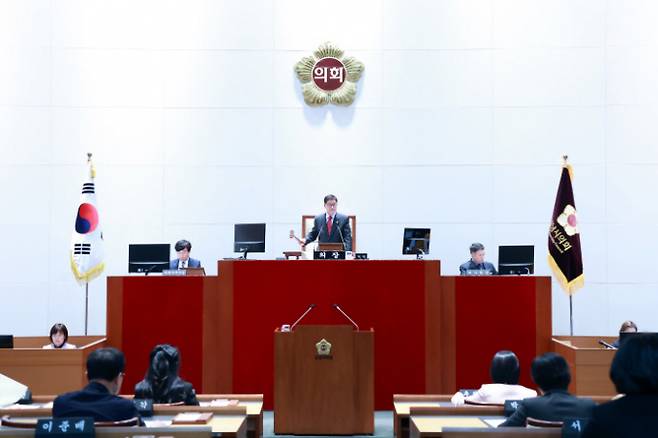 박광순 성남시의회 의장이 4일 제291회 임시회 제1차 본회의에서 개회를 선언하고 있다. / 사진제공=성남시의회