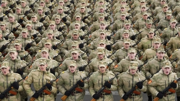 러시아 군인들 - 2022년 5월 5일(현지시간) 러시아 제2도시 상트페테르부르크에서 열린 전승절 리허설에서 러시아 군대가 행진하고 있다. / 사진=AP 연합뉴스