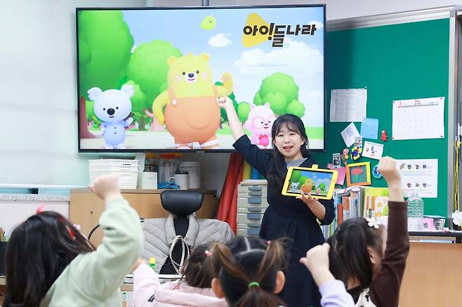'아이들나라' 콘텐츠로 늘봄학교 수업을 진행하는 경기도의 한 초등학교 [LG유플러스 제공]