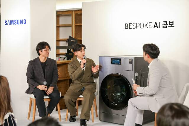 삼성전자 직원과 '청소광' 브라이언이 비스포크 AI 콤보 제품으로 토크쇼를 진행하는 모습(사진=삼성전자)