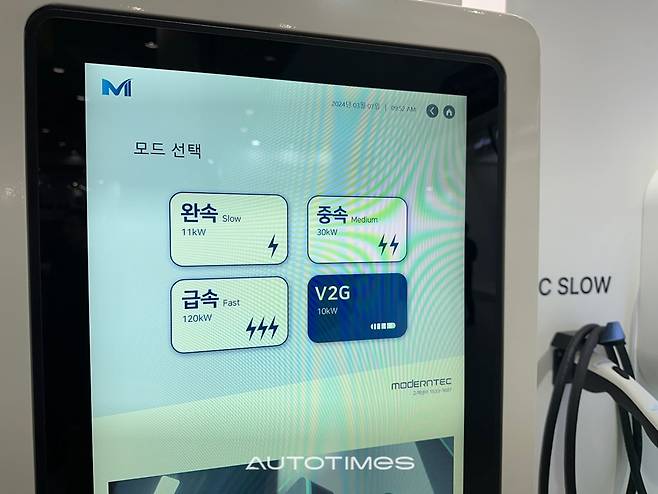 다양한 충전 속도와 V2G를 지원하는 모던텍 충전기