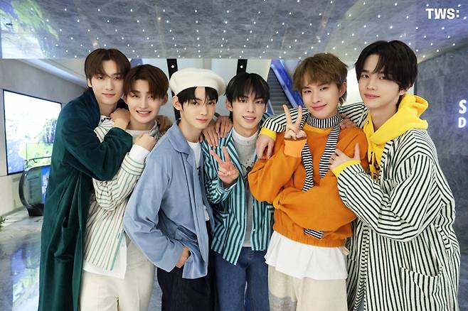 플레디스 엔터테인먼트의 신인 보이그룹 투어스. 투어스 공식 트위터