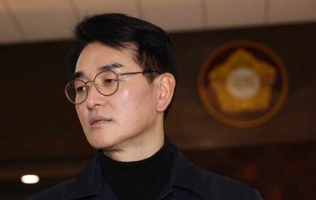 박용진 더불어민주당 의원이 22일 공천관리위원회의 평가 재심 기각 관련 입장을 밝히고 있다. 연합뉴스