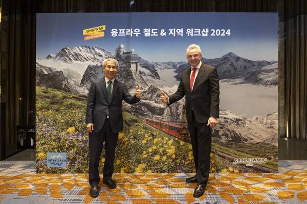 우어스 케슬러 CEO와 동신항운 송진 대표는 1997년부터 지금까지 남다른 신뢰를 바탕으로 비즈니스를 이어왔다 / 동신항운