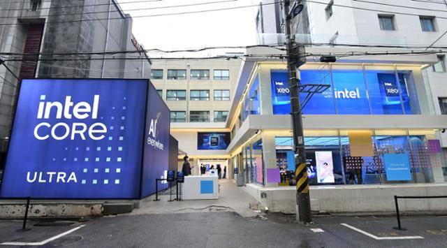지난달 성수동 연무장길에서 열린 인텔 팝업스토어 외관 모습. 인텔코리아 제공