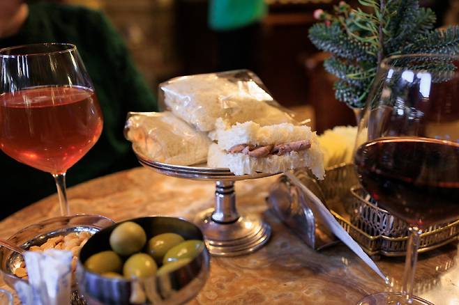 물라사노에서는 와인 혹은 칵테일과 함께 꼭 트라메찌노를 맛봐야 한다