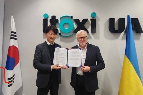업무 협약식 체결 / 아이톡시 전봉규 대표 및 독일 HarmoTech Group GmbH CEO, ERIC BUKOSKY