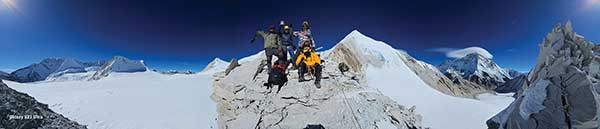 셀파니콜 고개 마루턱에서 촬영한 파노라마 사진.