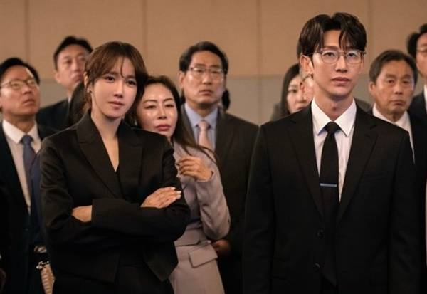 이지아는 ‘동기준’ 역의 강기영과 호흡을 맞췄다. 사진 ㅣJTBC