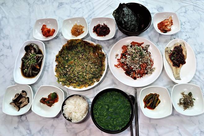 재첩정식(재첩국, 재첩회, 재첩전)