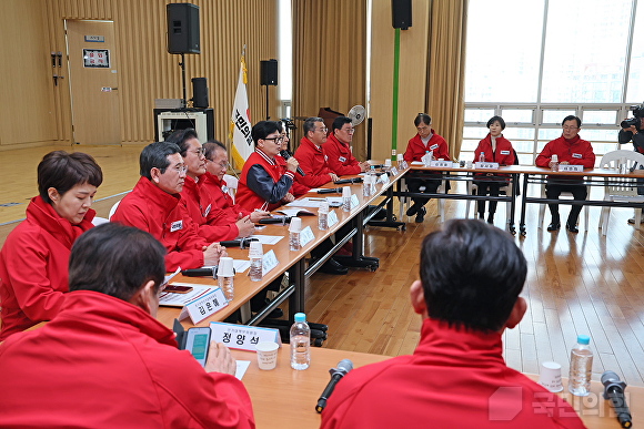 20일 경기 안양시에서 열린 현장 선거대책위원회에서 한동훈 비상대책위원장이 발언하고 있다. [사진=국민의힘]