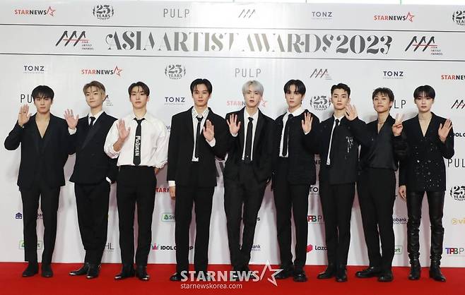 그룹 더보이즈가 14일 필리핀 아레나에서 열린 '2023 아시아 아티스트 어워즈 인 필리핀'(2023 Asia Artist Awards IN THE PHIPPINES, 이하 '2023 AAA') 레드카펫 행사에 참석해 포즈를 취하고 있다. /사진=이동훈