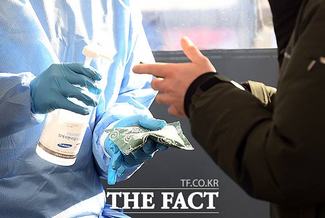 일본에서 치사율 30%에 달하는 감염병이 유행하고 있다는 외신의 보도가 나왔다. 일본 보건 당국은 코로나19 기간의 위생 습관으로 돌아가 손 씻기, 기침 에티켓 등 기본 위생 수칙을 준수할 것을 권고했다. /이새롬 기자