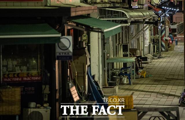 다목리 뿐만 아니라 그나마 번화가로 알려진 사창리도 일부 상점은 아예 저녁 영업을 하지 않는 모습이다.