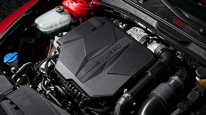 현대차 쏘나타 N 라인에 탑재한 스마트스트림 2.5ℓ 가솔린 터보 엔진.