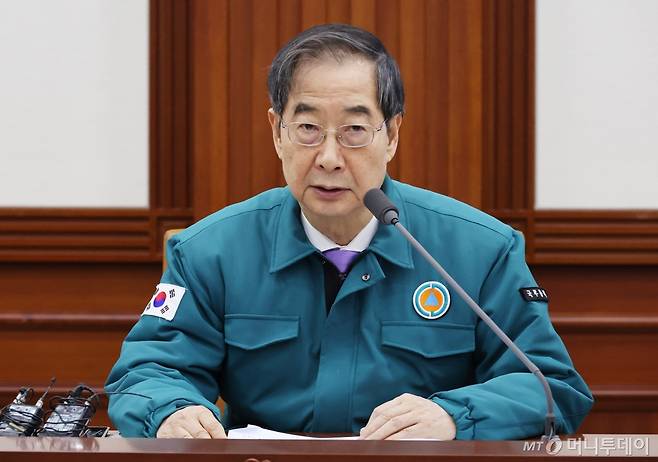 한덕수 국무총리가 22일 오전 서울 종로구 정부서울청사에서 열린 의사집단행동 중앙재난안전대책본부(중대본) 회의에 참석해 발언하고 있다./사진=뉴시스 제공