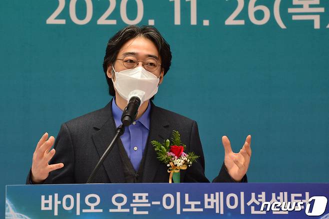 임종윤 한미사이언스 대표이사가 26일 오전 포항시 남구 지곡동에 문을 연 바이오 오픈이노베이션 센터 준공식에서 축사하고 있다. /뉴스1 ⓒ News1 최창호 기자