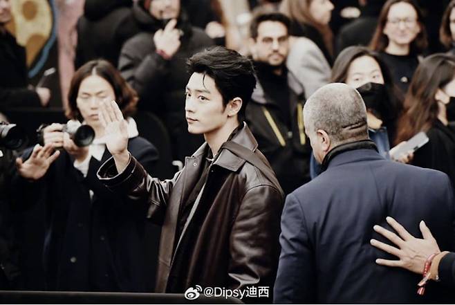 구찌 쇼에 도착한 중국 인기 아이돌 가수 샤오잔. 사진=징데일리 캡처