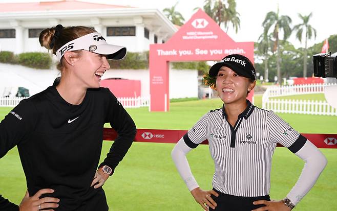 넬리 코르다와 리디아 고가 LPGA 투어 포드 챔피언십에서 시즌 두 번째 맞대결을 펼친다. 지난해 싱가포르에서 열린 HSBC 위민스 월드 챔피언십에서 나란히 한 코르다(왼쪽)와 리디아 고.  ｜게티이미지